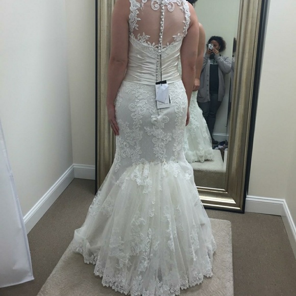 Wedding dress - Picture 5 of 6